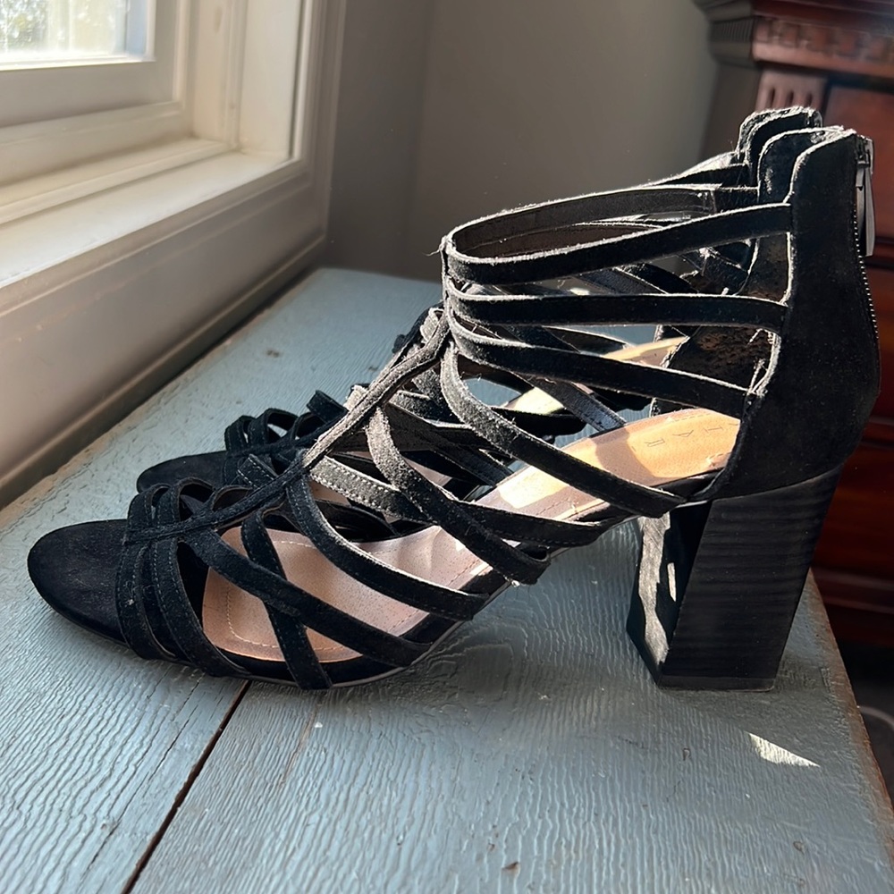 Black sandals with heel